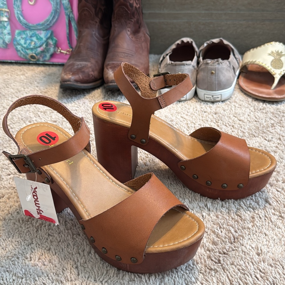 Madden Girl Women's Tan Platform Sandals